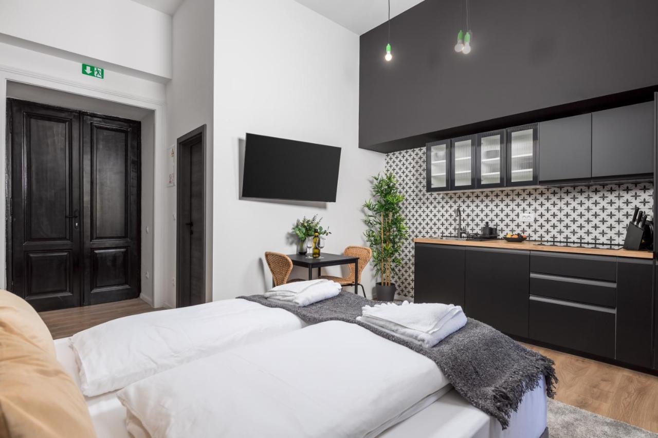 Apartments & Rooms One World Rijeka Exterior foto